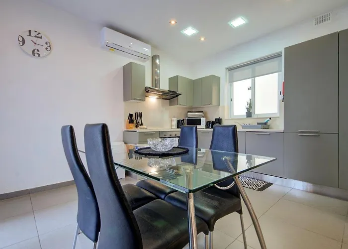 Sliema 2 Bedroom Close To Seafront