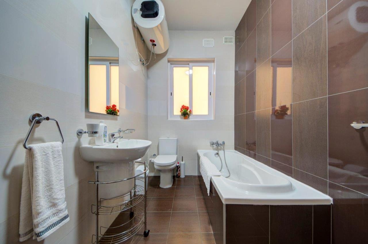 2 Bedroom Close To Seafront * Sliema