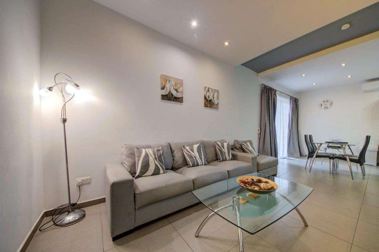 2 Bedroom Close To Seafront Appartement