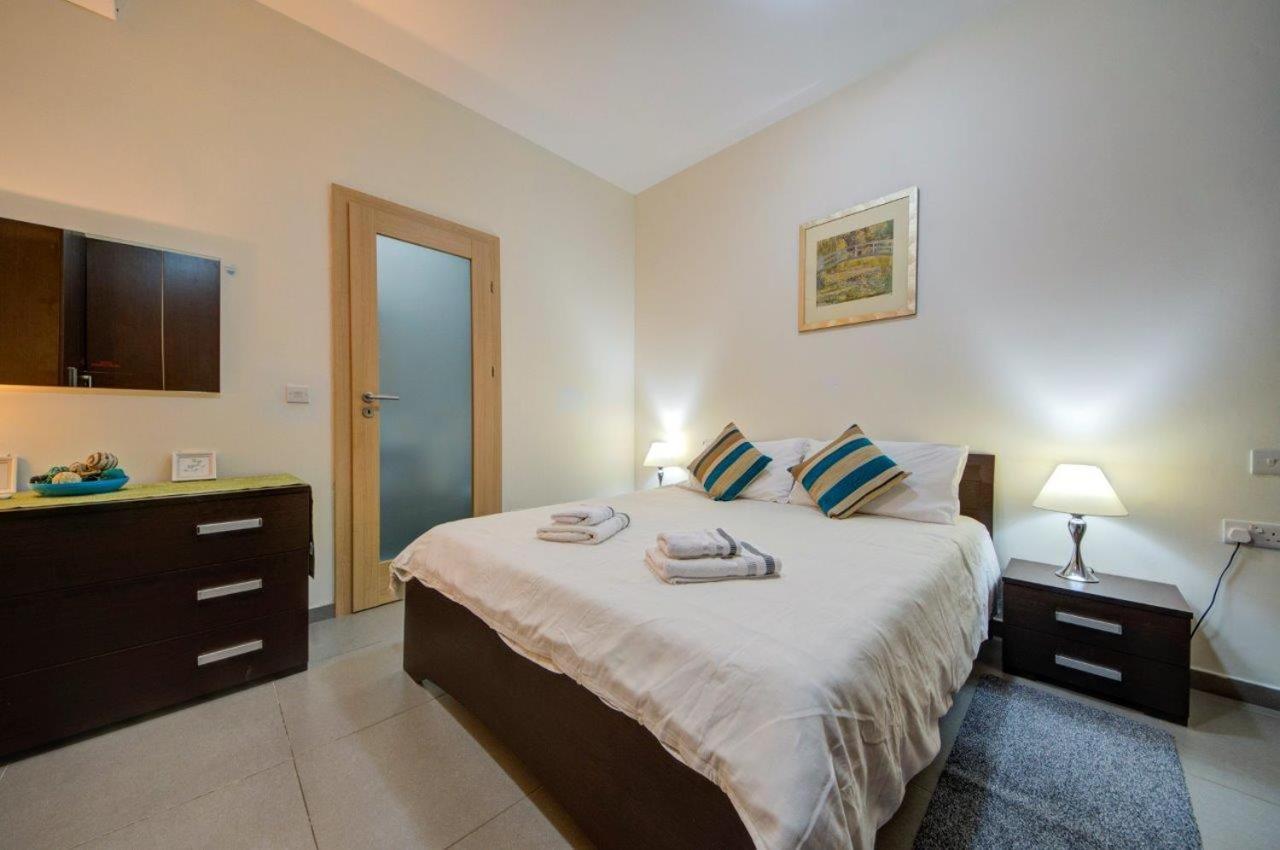 2 Bedroom Close To Seafront Sliema