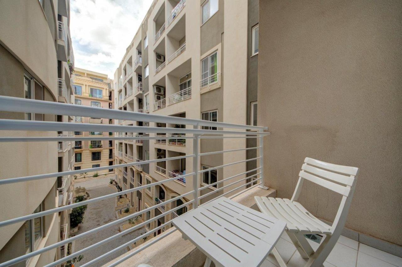 2 Bedroom Close To Seafront * Sliema